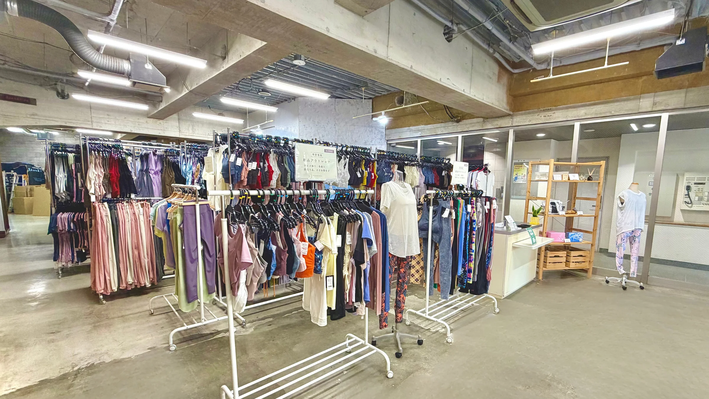 YOGAWEAR LAB. 横浜最大級の品揃え